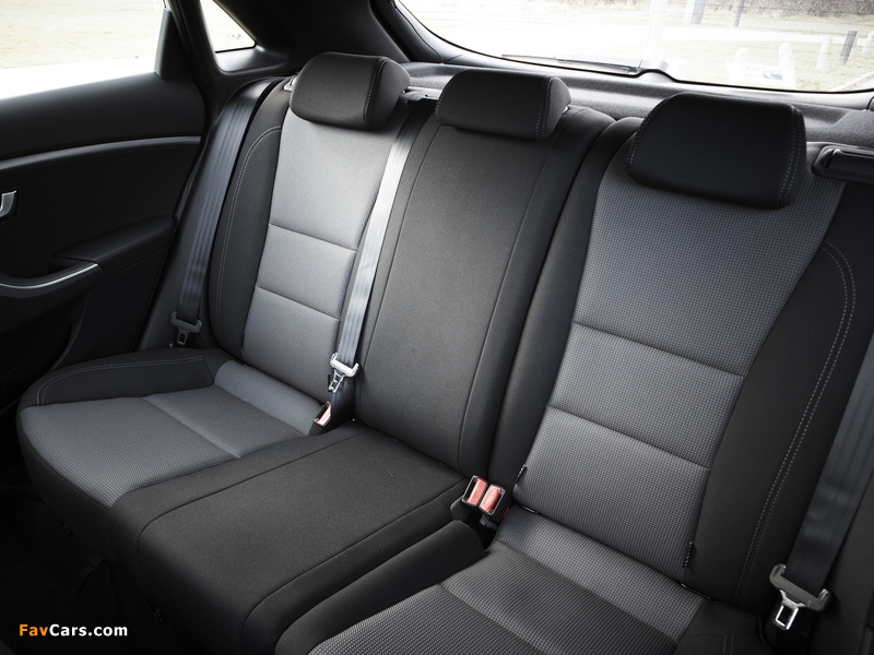 Images of Hyundai i30 5-door UK-spec (GD) 2012 (800 x 600)