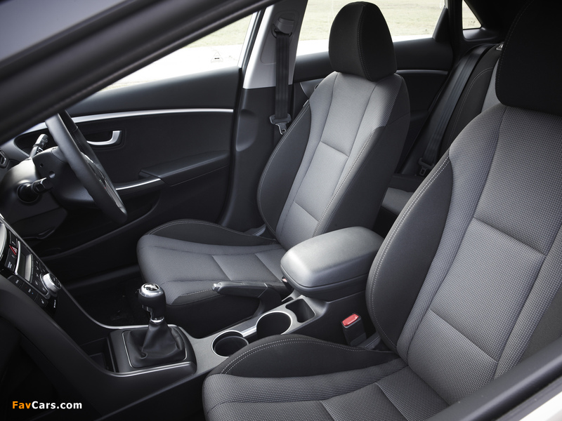 Images of Hyundai i30 5-door UK-spec (GD) 2012 (800 x 600)