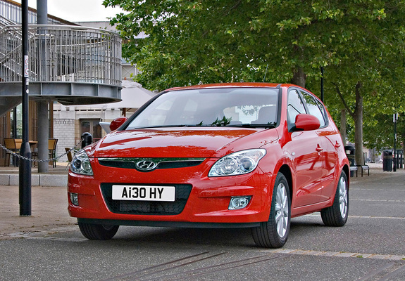 Photos of Hyundai i30 UK-spec (FD) 2007–10