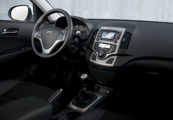 Photos of Hyundai i30 Blue Drive (FD) 2009–10