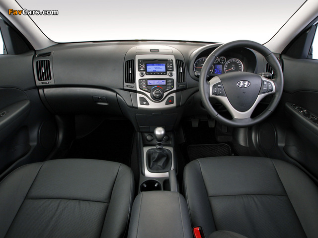 Photos of Hyundai i30 ZA-spec (FD) 2010–12 (640 x 480)