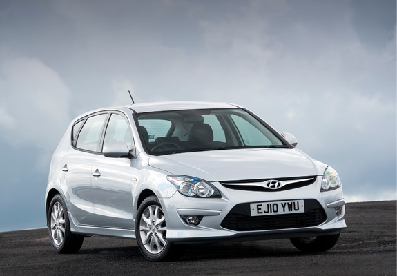 Photos of Hyundai i30 UK-spec (FD) 2010–12