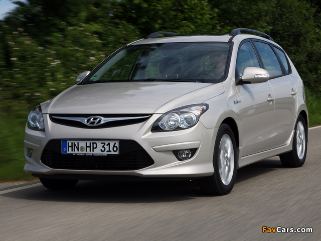 Photos of Hyundai i30 CW Blue Drive (FD) 2010 (640 x 480)