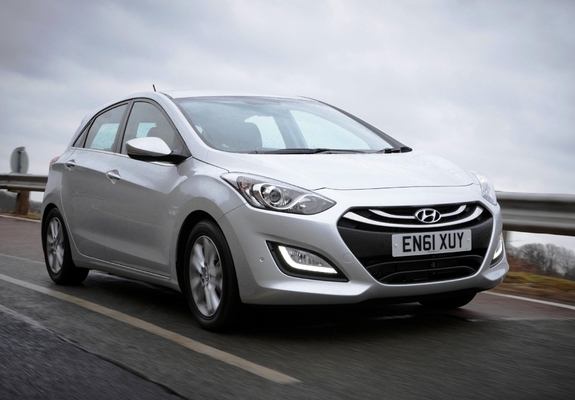 Photos of Hyundai i30 5-door UK-spec (GD) 2012