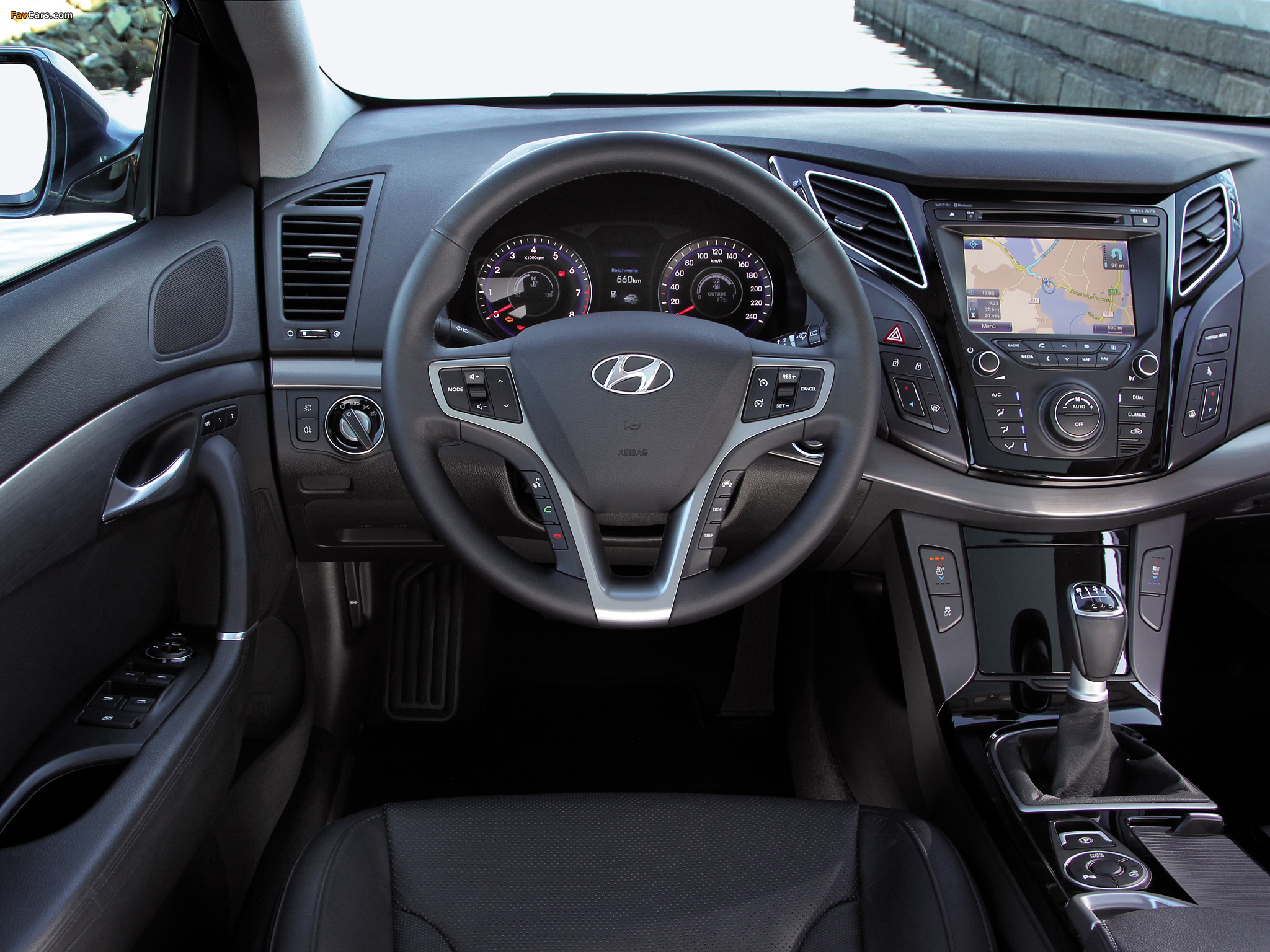 Hyundai i40 Wagon 2011 images (2048 x 1536)