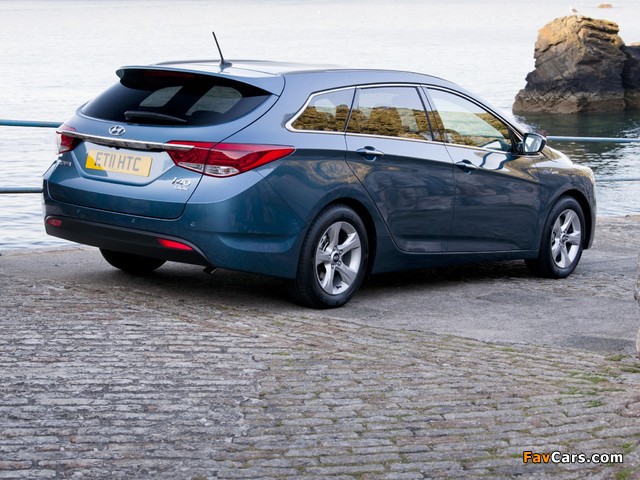 Hyundai i40 Wagon Blue Drive UK-spec 2011 photos (640 x 480)