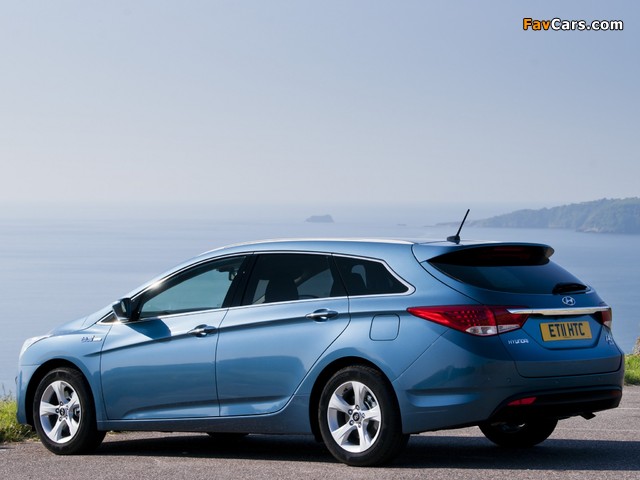 Hyundai i40 Wagon Blue Drive UK-spec 2011 photos (640 x 480)