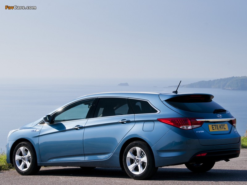 Hyundai i40 Wagon Blue Drive UK-spec 2011 photos (800 x 600)
