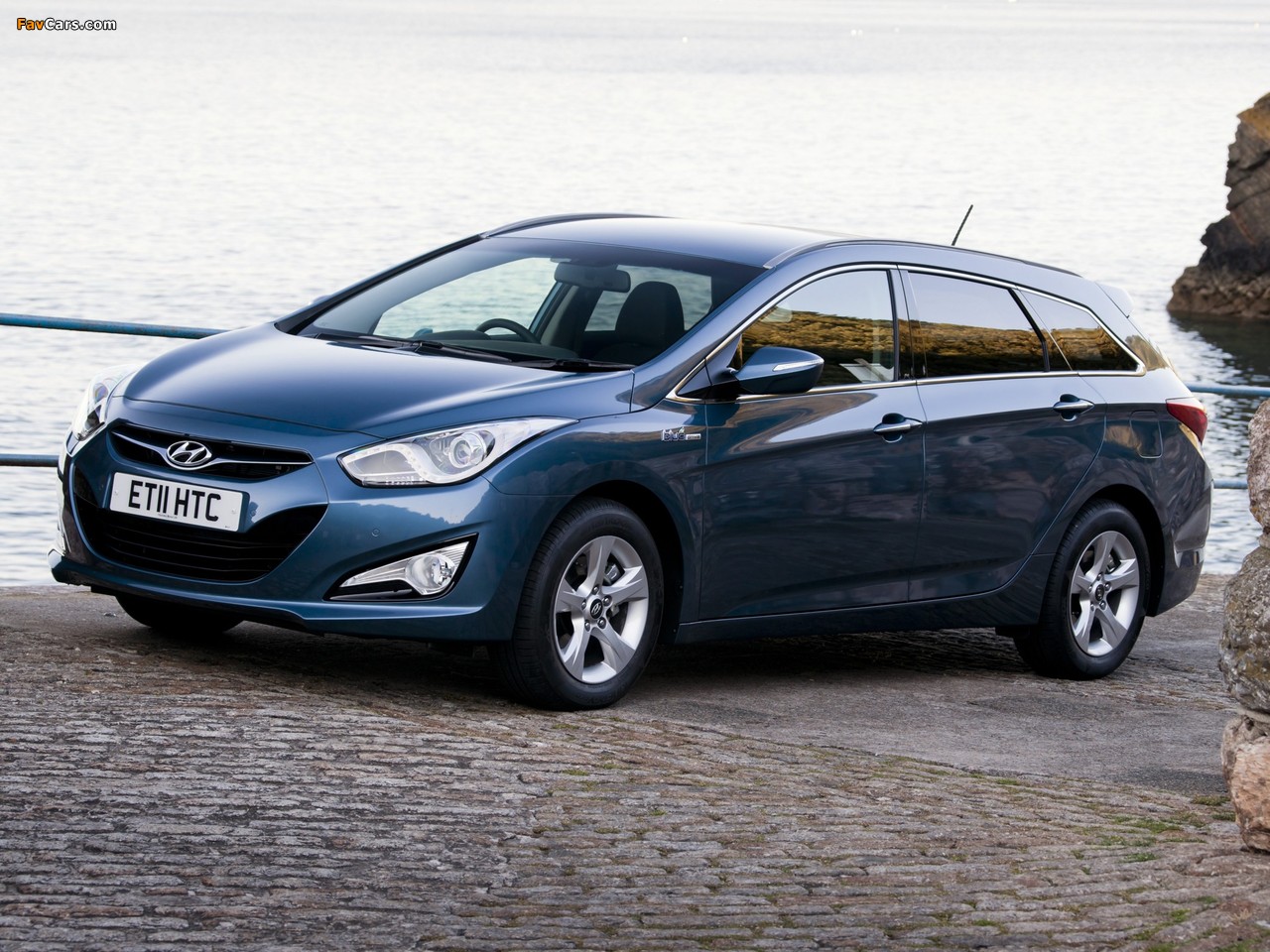 Hyundai i40 Wagon Blue Drive UK-spec 2011 wallpapers (1280 x 960)