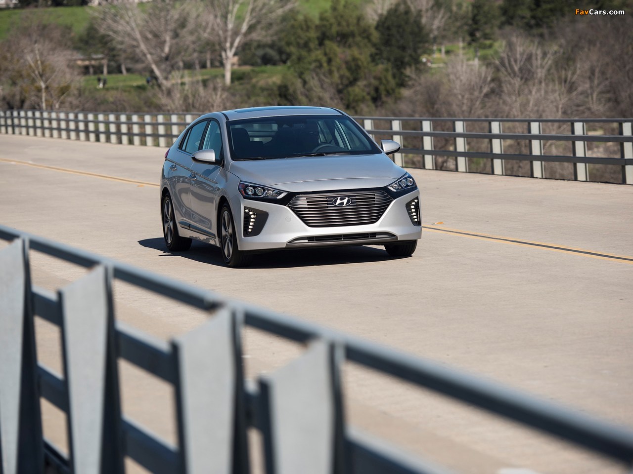 Images of Hyundai IONIQ plug-in hybrid North America 2017 (1280 x 960)