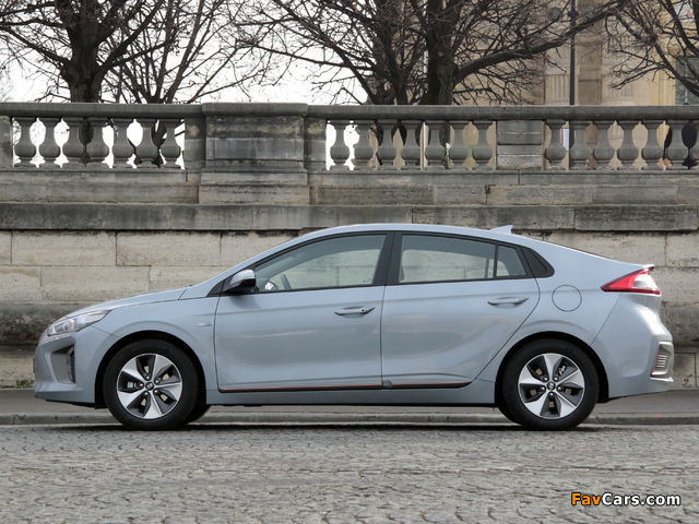 Pictures of Hyundai IONIQ electric 2016 (640 x 480)