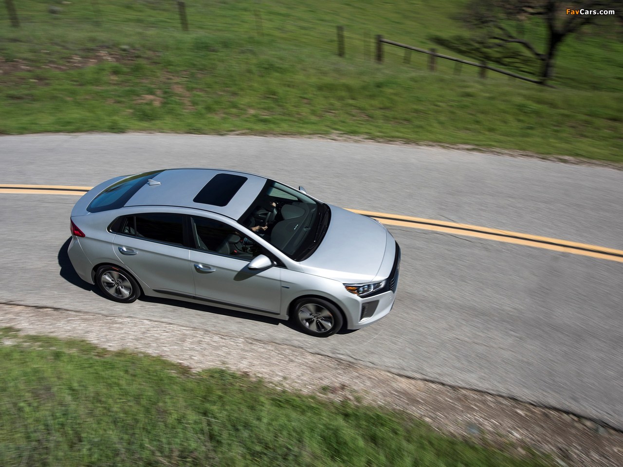 Pictures of Hyundai IONIQ plug-in hybrid North America 2017 (1280 x 960)