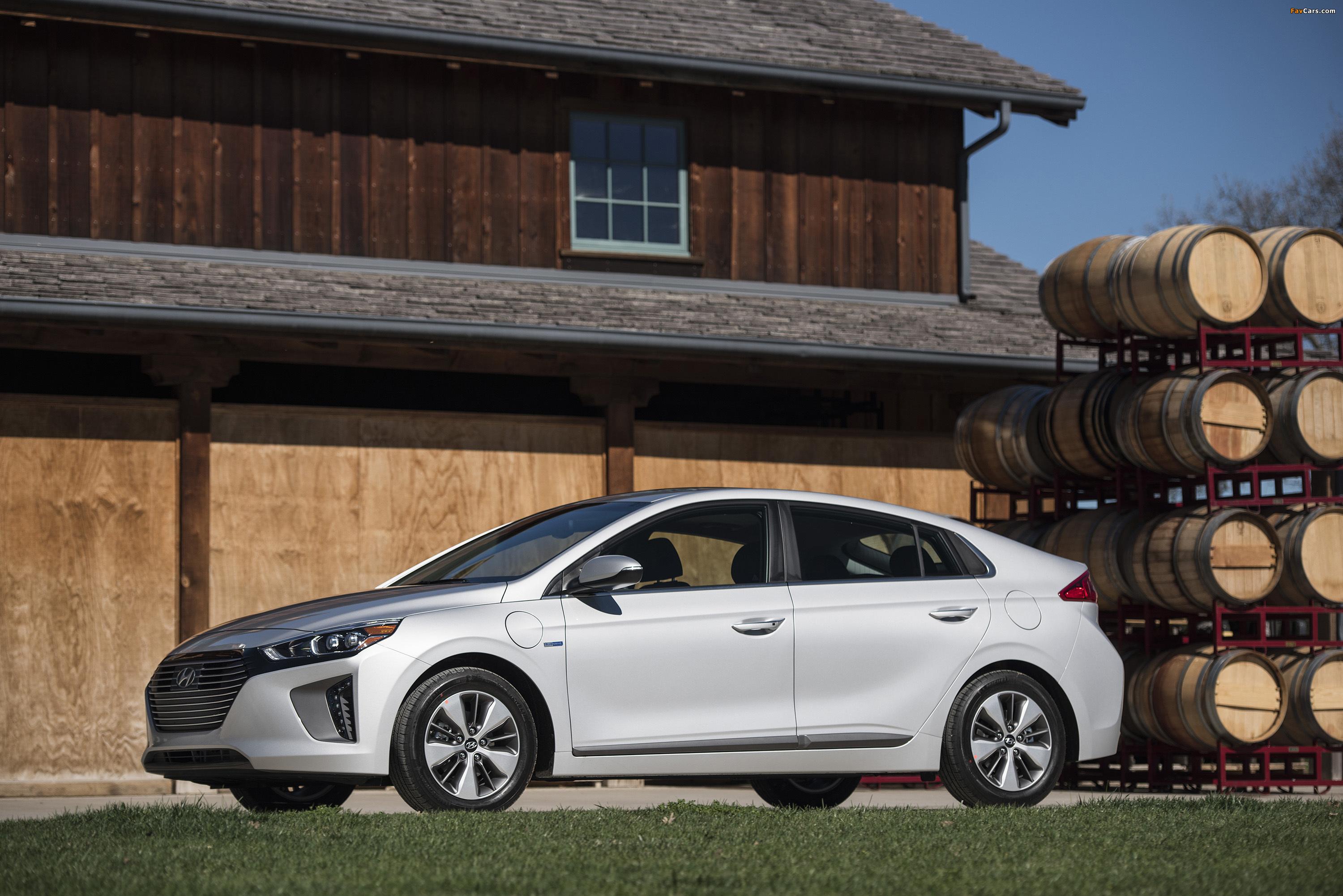 Pictures of Hyundai IONIQ plug-in hybrid North America 2017 (3000 x 2002)