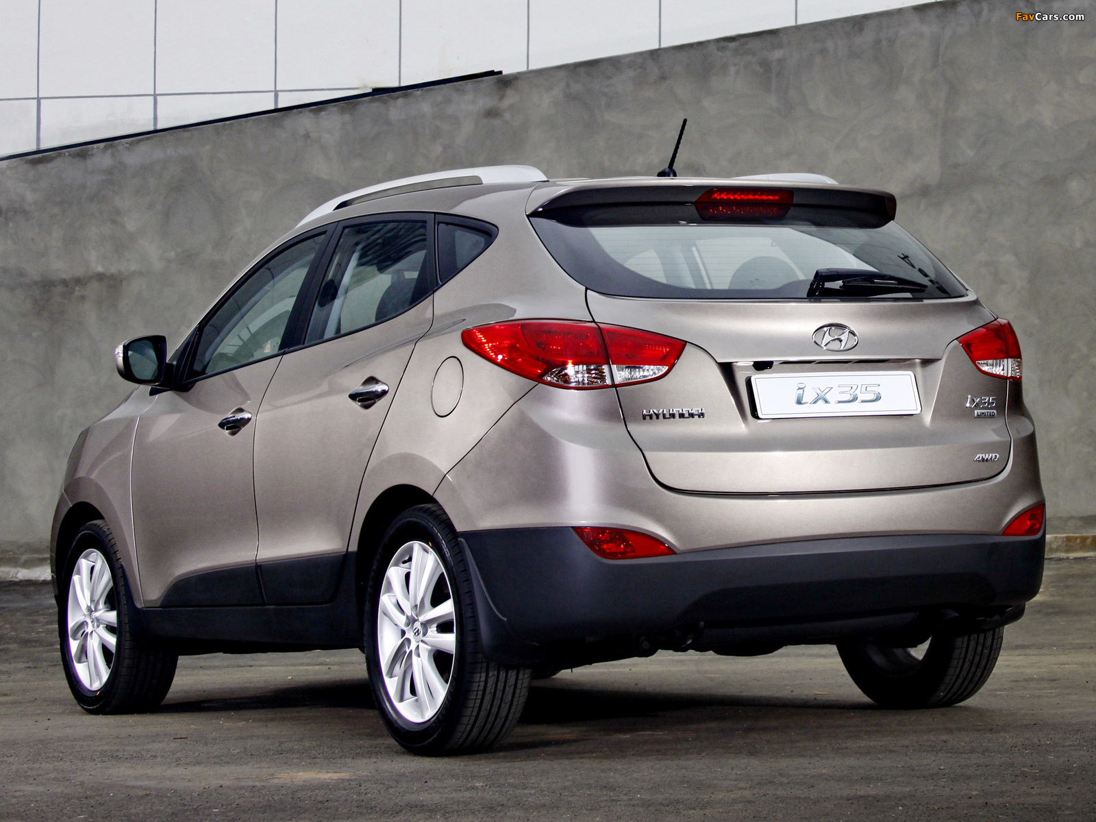 Hyundai ix35 ZA-spec 2010 wallpapers (1600 x 1200)