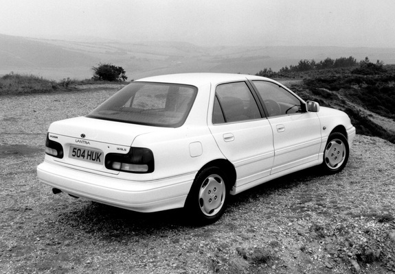 Hyundai Lantra UK-spec (J1) 1993–95 pictures