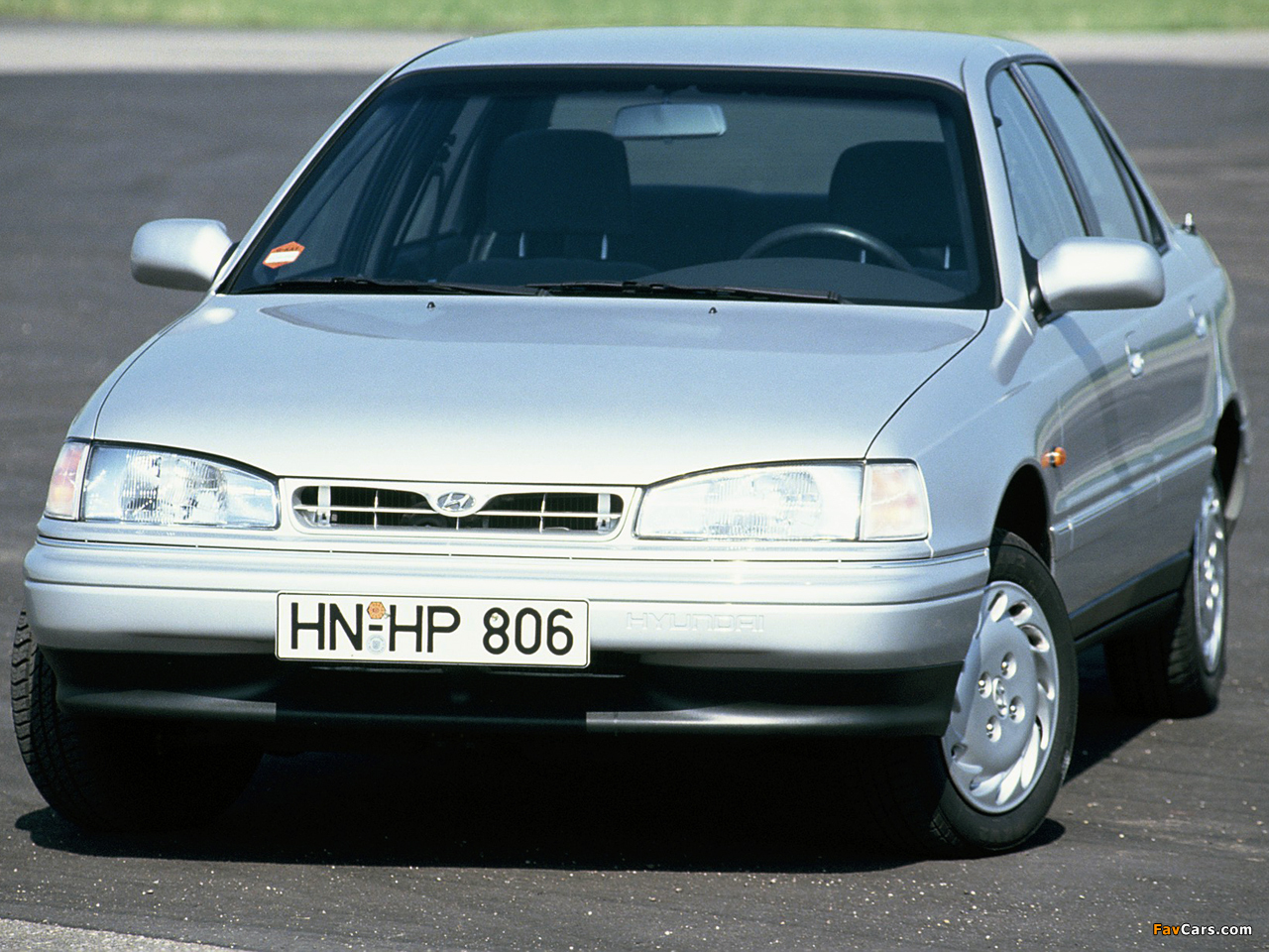Images of Hyundai Lantra (J1) 1990–93 (1280 x 960)