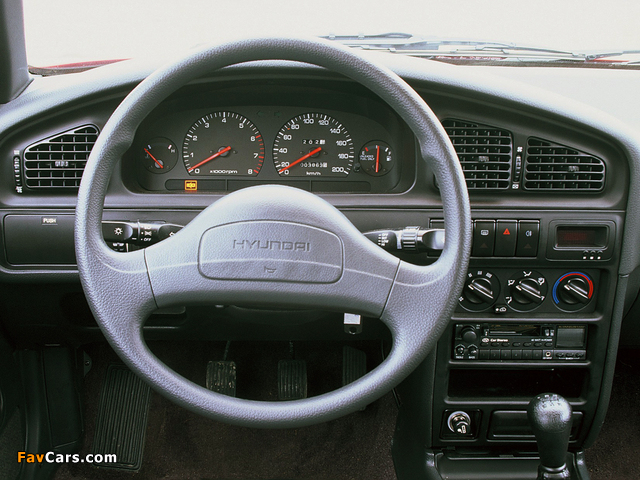 Photos of Hyundai Lantra (J1) 1990–93 (640 x 480)