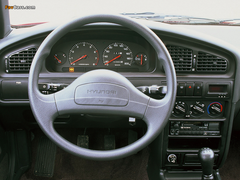 Photos of Hyundai Lantra (J1) 1990–93 (800 x 600)