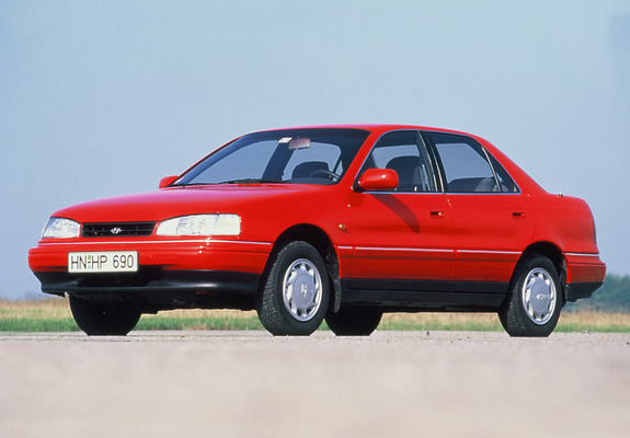 Photos of Hyundai Lantra (J1) 1990–93