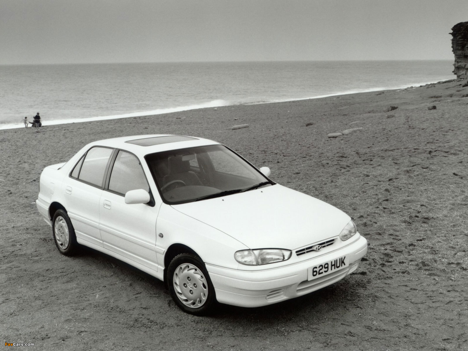 Photos of Hyundai Lantra UK-spec (J1) 1993–95 (1600 x 1200)