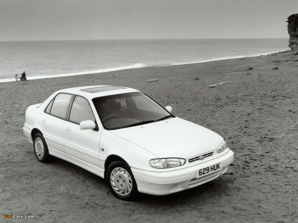 Photos of Hyundai Lantra UK-spec (J1) 1993–95 (1024 x 768)