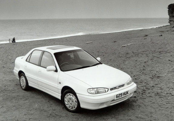 Photos of Hyundai Lantra UK-spec (J1) 1993–95