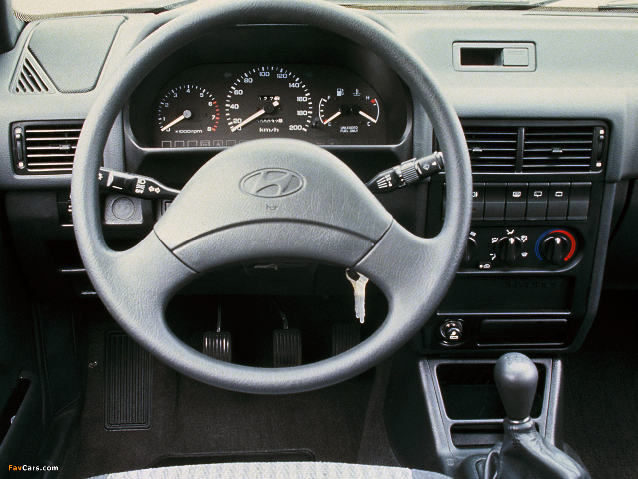 Photos of Hyundai Pony Sedan (X2) 1990–94 (1280 x 960)