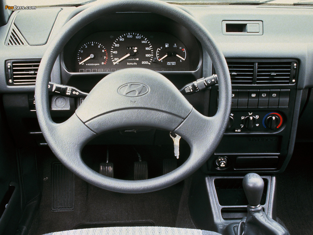 Photos of Hyundai Pony Sedan (X2) 1990–94 (1024 x 768)