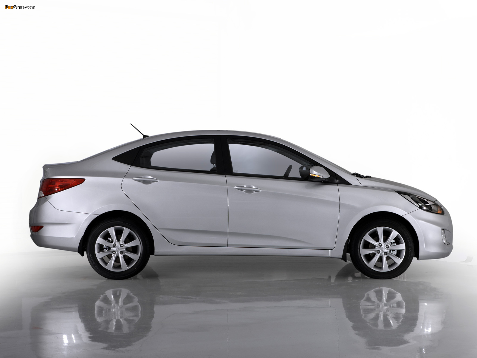 Hyundai Solaris (RB) 2010 pictures (1600 x 1200)