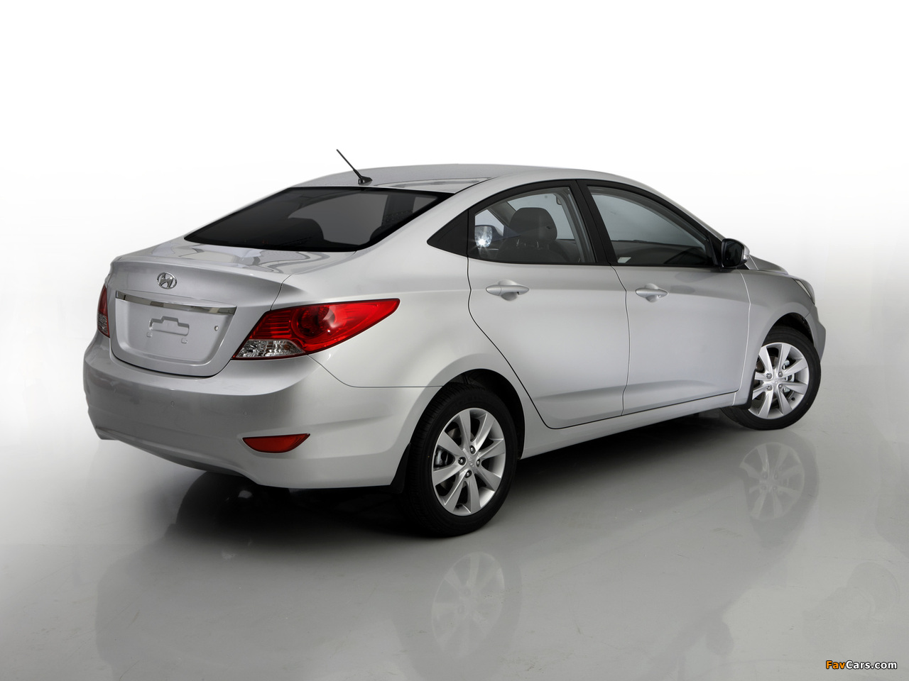 Hyundai Solaris (RB) 2010 wallpapers (1280 x 960)