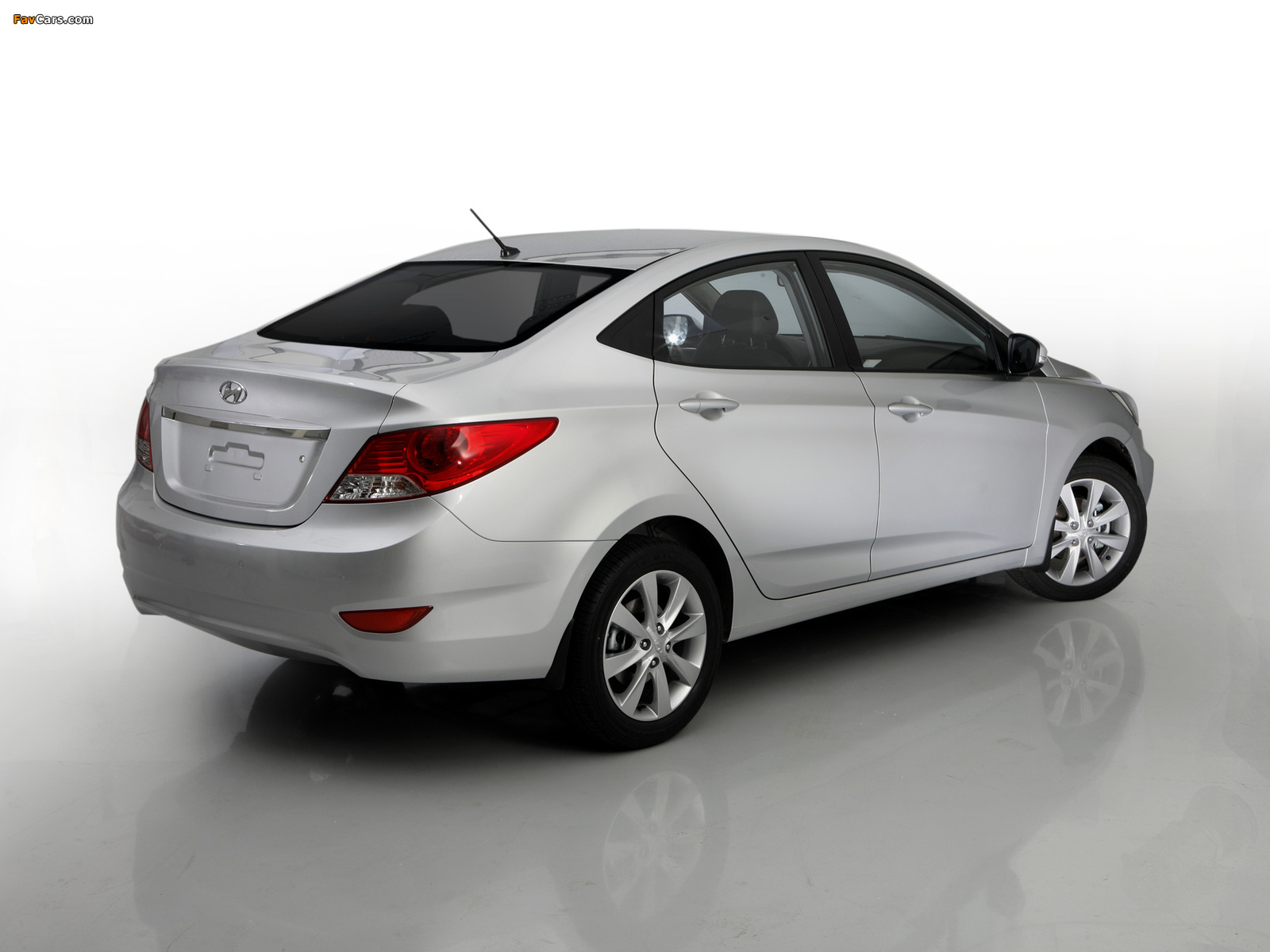 Hyundai Solaris (RB) 2010 wallpapers (1600 x 1200)