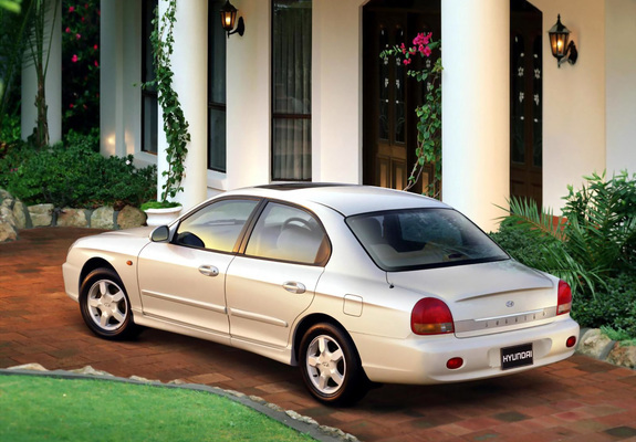 Photos of Hyundai Sonata (EF) 1998–2001