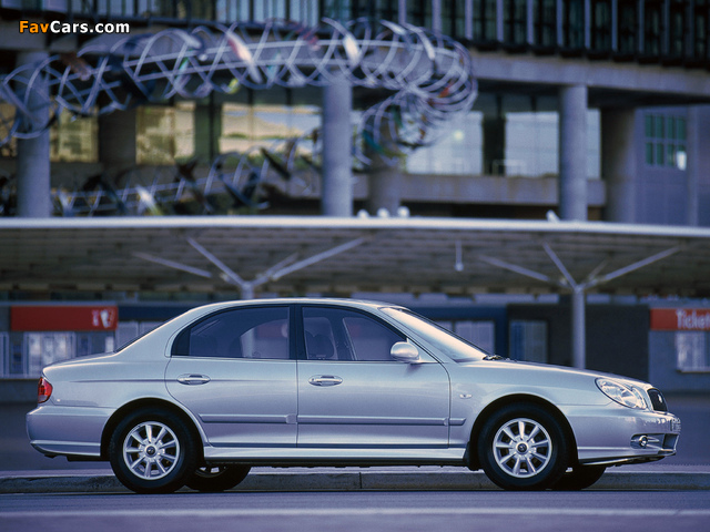 Pictures of Hyundai Sonata AU-spec (EF) 2002–05 (640 x 480)