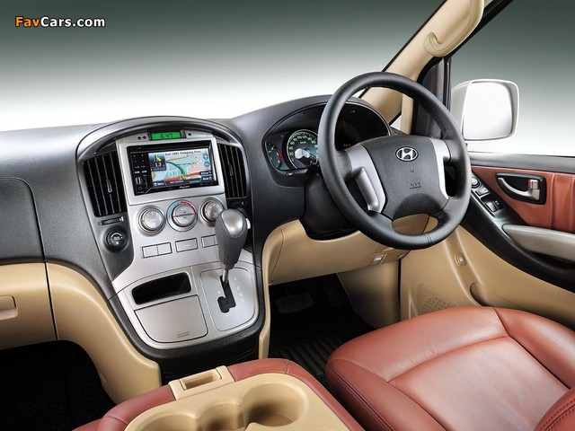 Pictures of Hyundai Grand Starex Royale 2011 (640 x 480)
