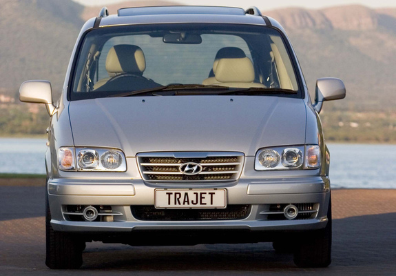 Hyundai Trajet ZA-spec 2004–08 pictures