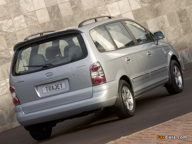 Photos of Hyundai Trajet ZA-spec 2004–08 (640 x 480)