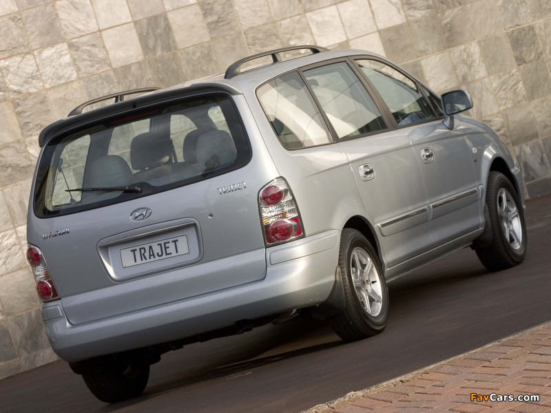 Photos of Hyundai Trajet ZA-spec 2004–08 (800 x 600)