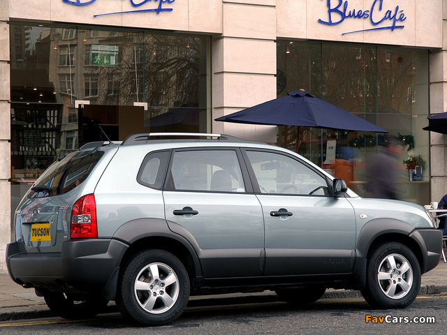 Hyundai Tucson UK-spec 2005–09 photos (640 x 480)