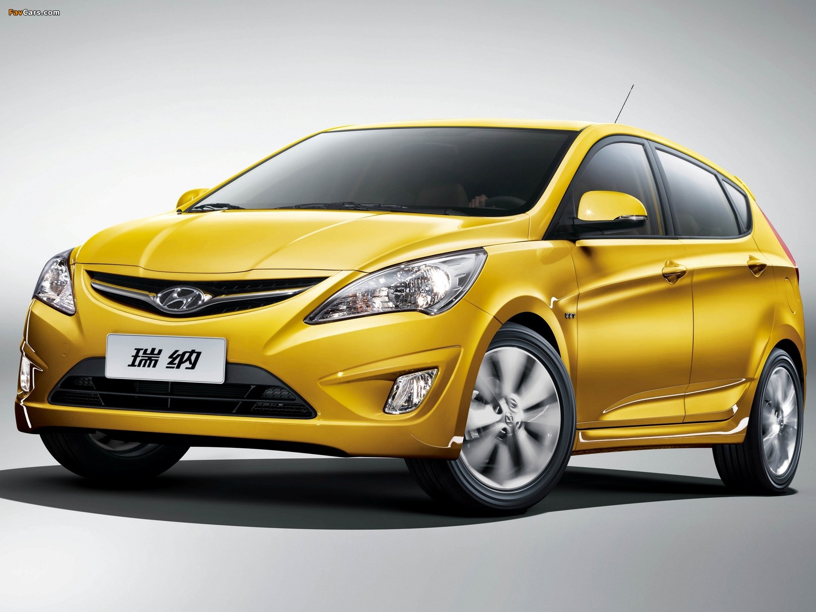Pictures of Hyundai Verna Hatchback (RB) 2011 (1600 x 1200)