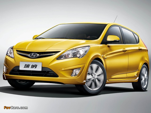 Pictures of Hyundai Verna Hatchback (RB) 2011 (640 x 480)
