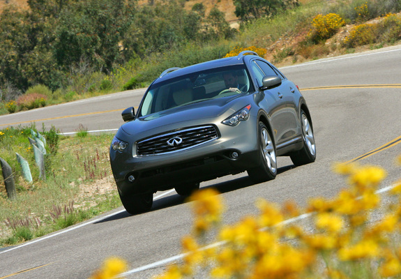 Pictures of Infiniti FX50 (S51) 2008–11