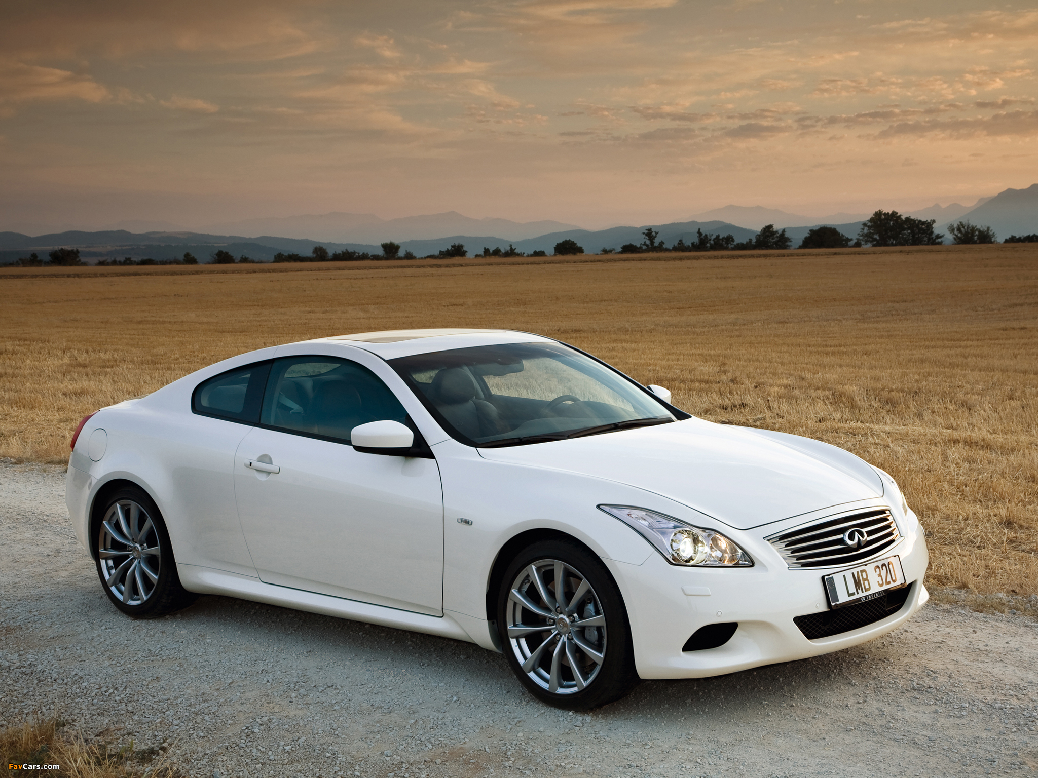 Images of Infiniti G37S Coupe EU-spec (CV36) 2008–10 (2048 x 1536)