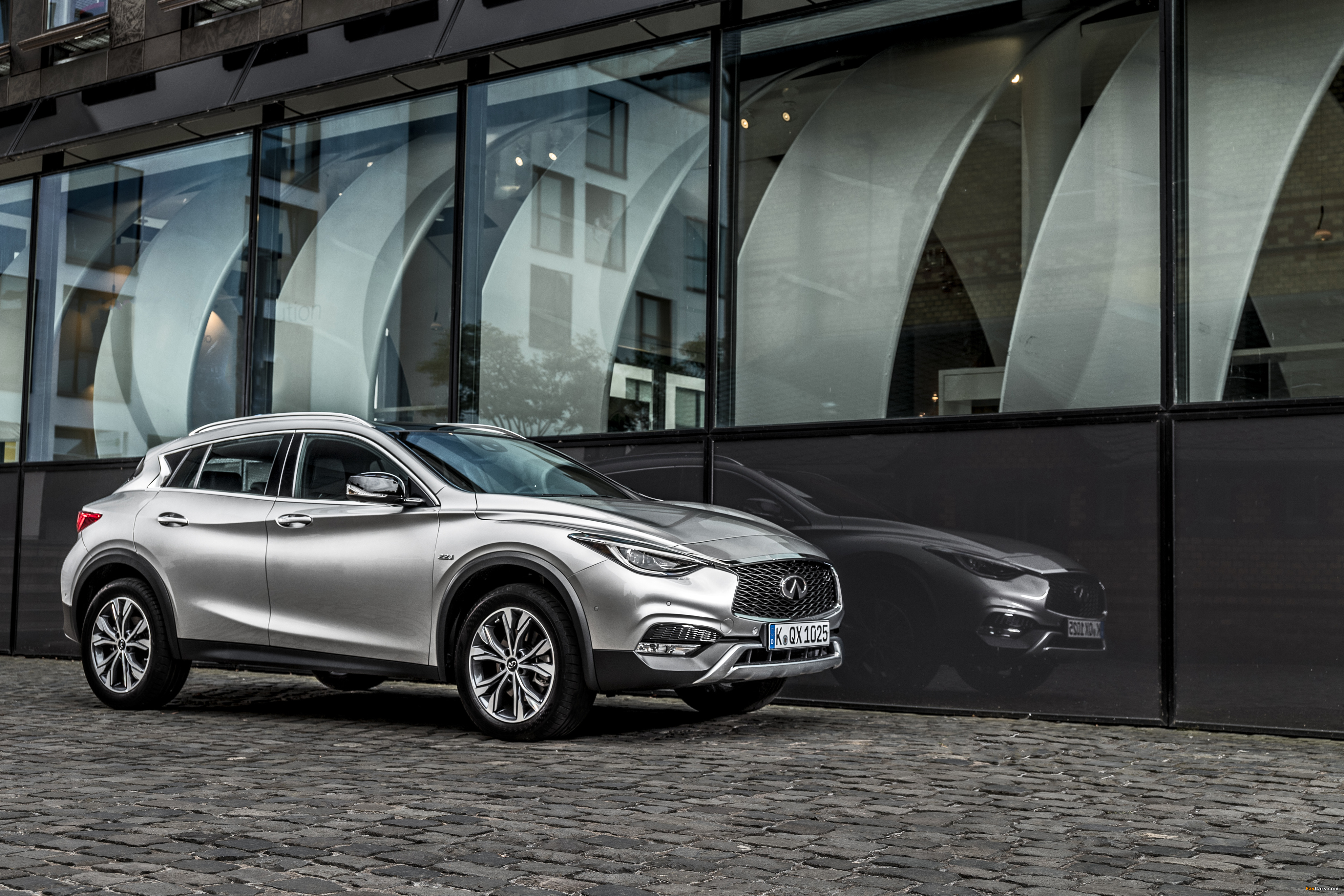 Photos of Infiniti QX30 2.2d AWD 2016 (4096 x 2731)