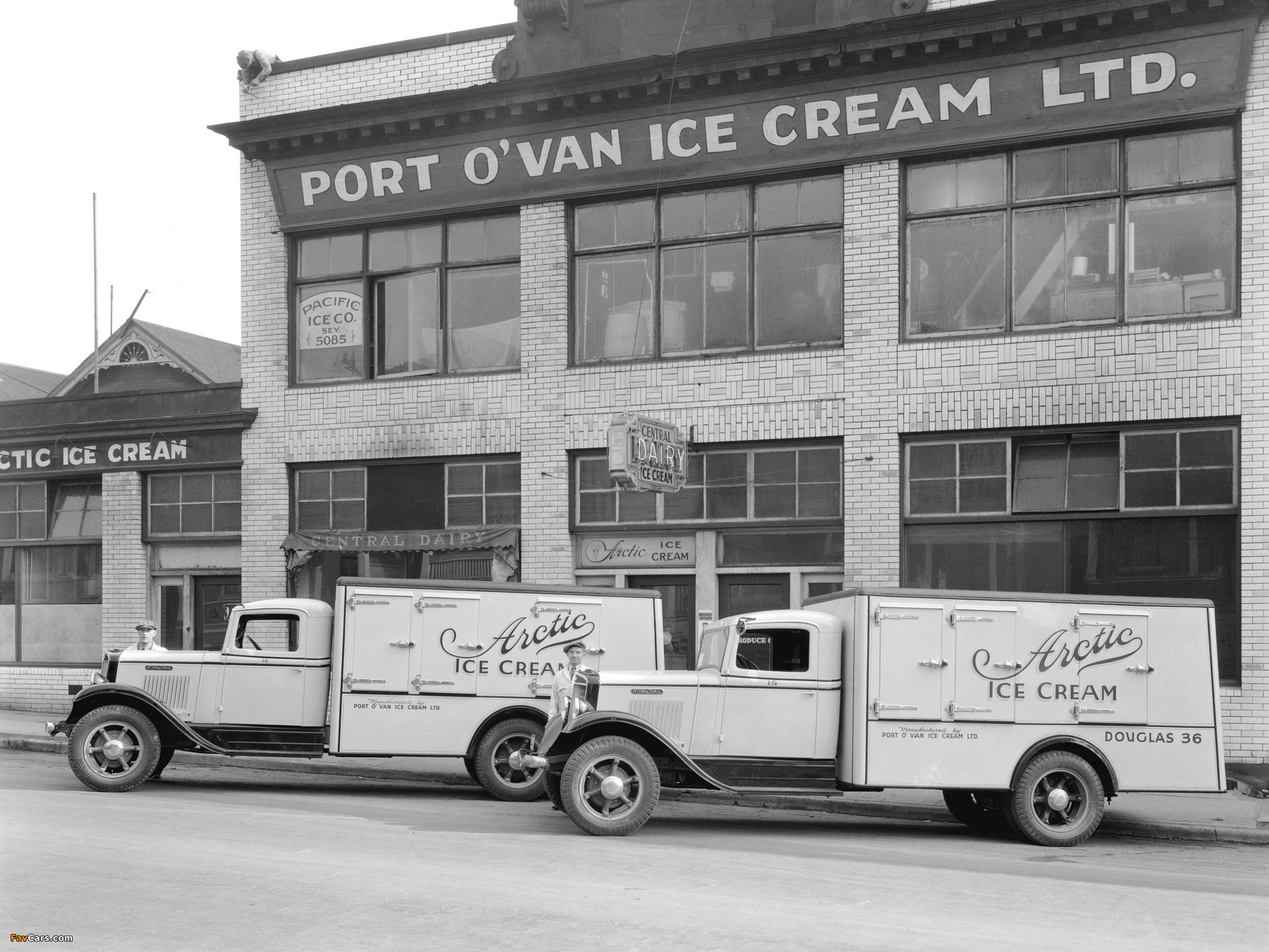 Images of 1934–37 International C-30 Refrigerator Truck (2048 x 1536)