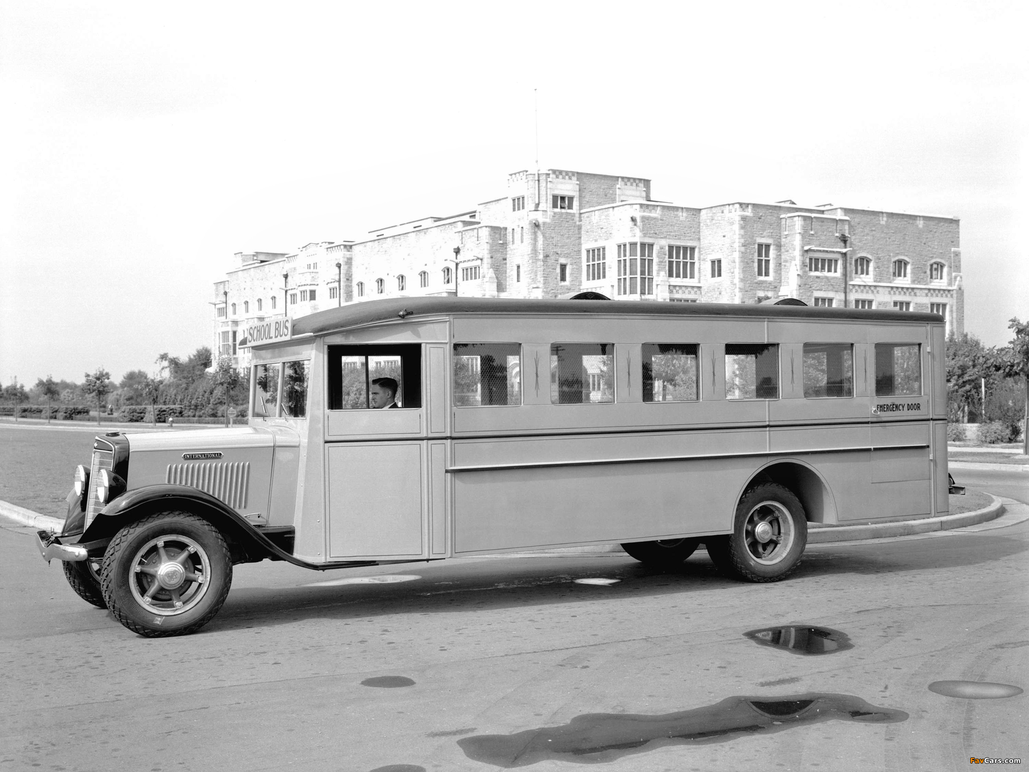 International C-30 School Bus 1935 wallpapers (2048 x 1536)