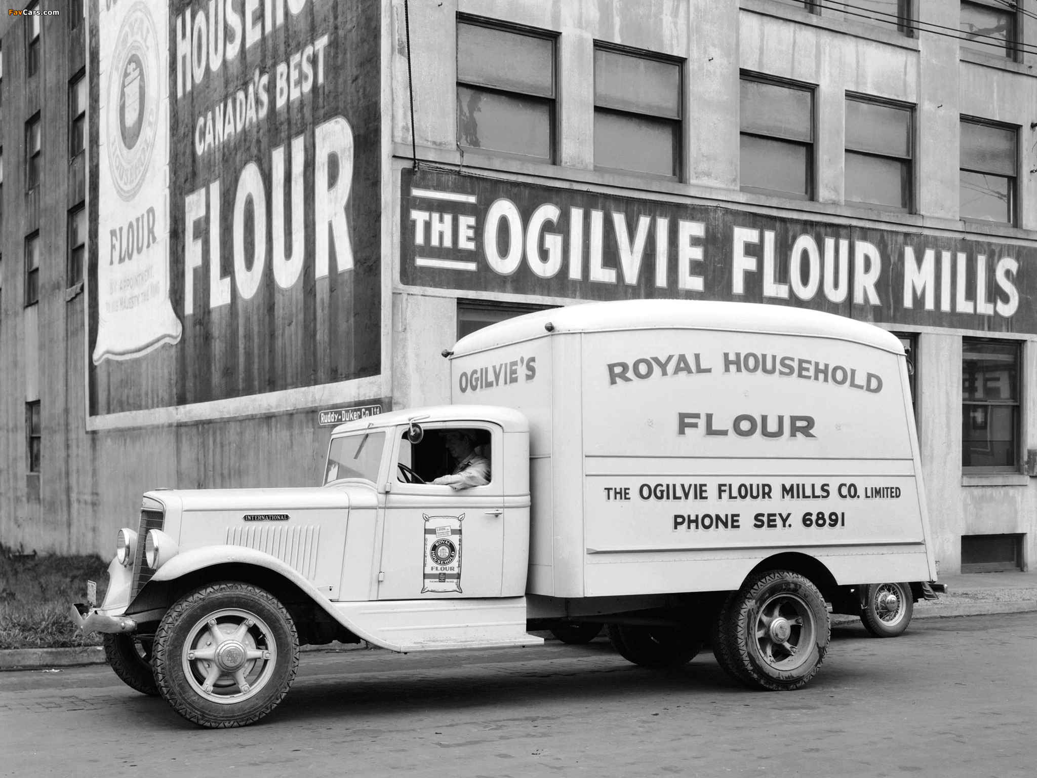 1934–37 International C-30 Refrigerator Truck pictures (2048 x 1536)