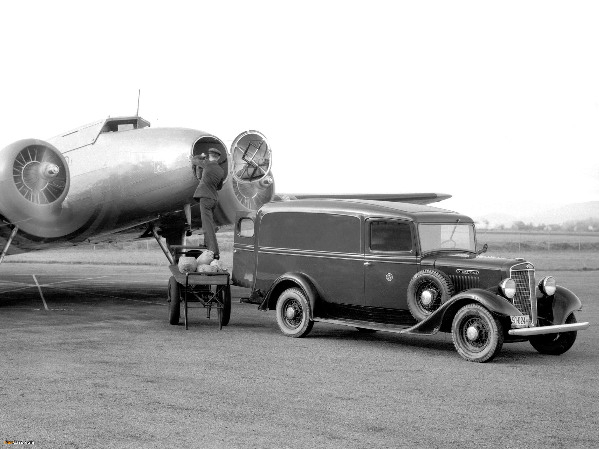 Photos of 1934–37 International C-1 Panel Truck (2048 x 1536)