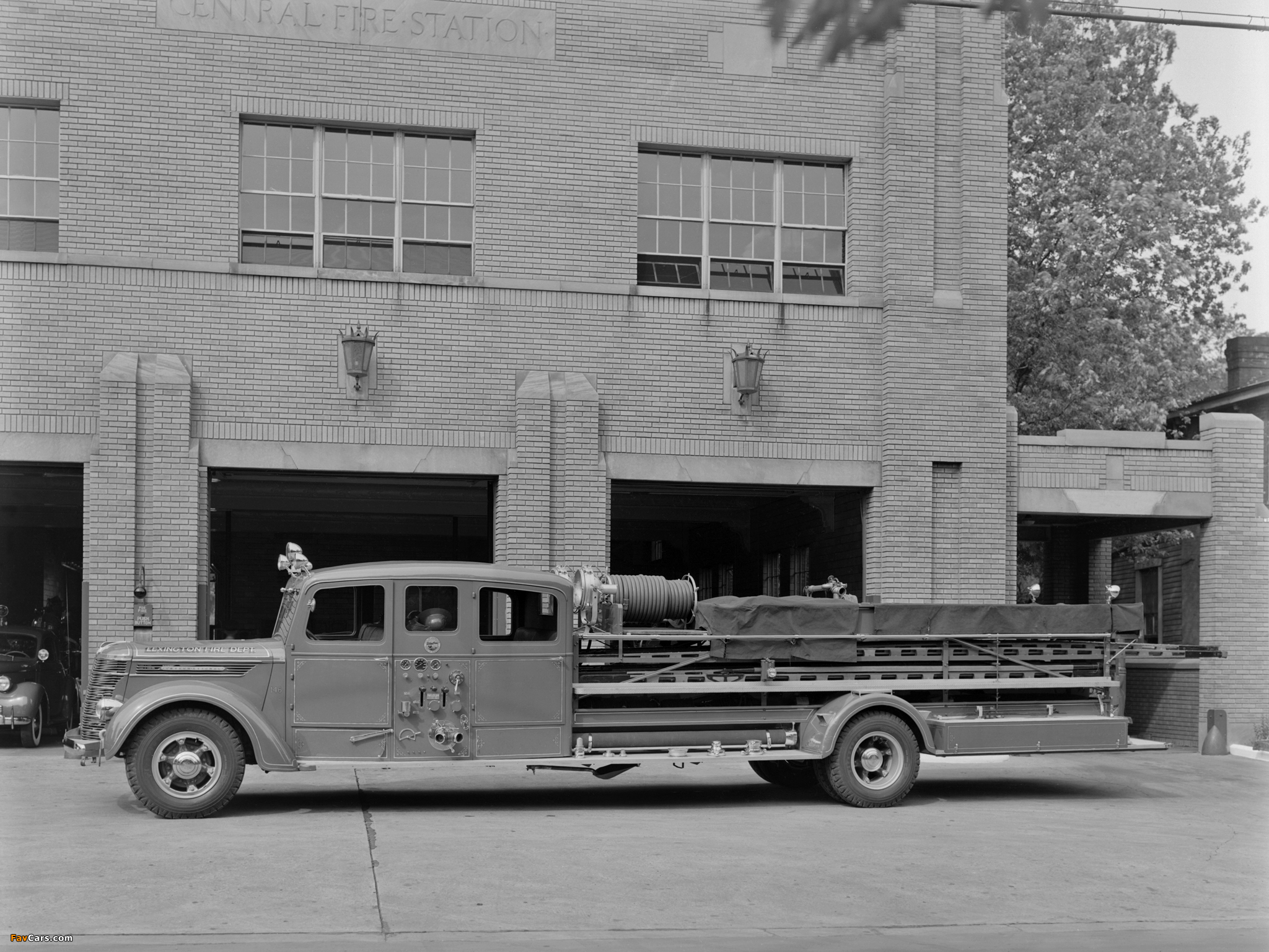 International D-Series Firetruck 1941 pictures (2048 x 1536)