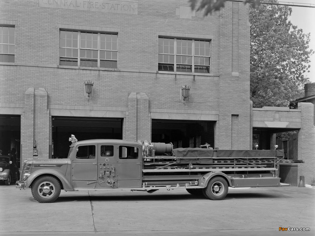 International D-Series Firetruck 1941 pictures (1024 x 768)