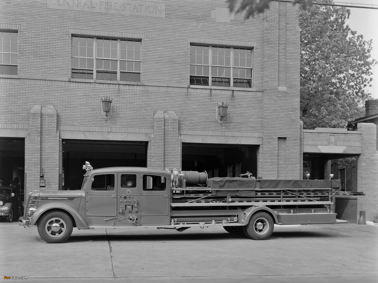 International D-Series Firetruck 1941 pictures (1600 x 1200)